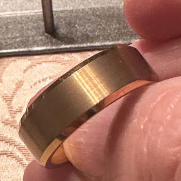 Tungsten yellow gold toned men’s wedding band ring - Picture 3 of 10